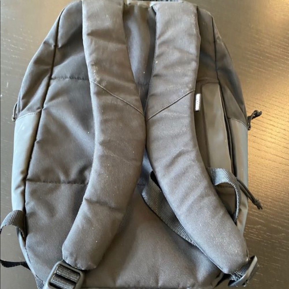 Apple Incase Backpack - Picture 2 of 4